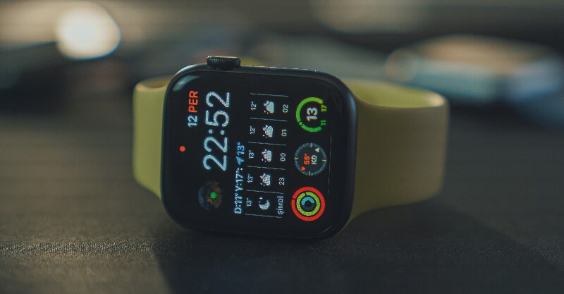 Smartwatch sobre a mesa